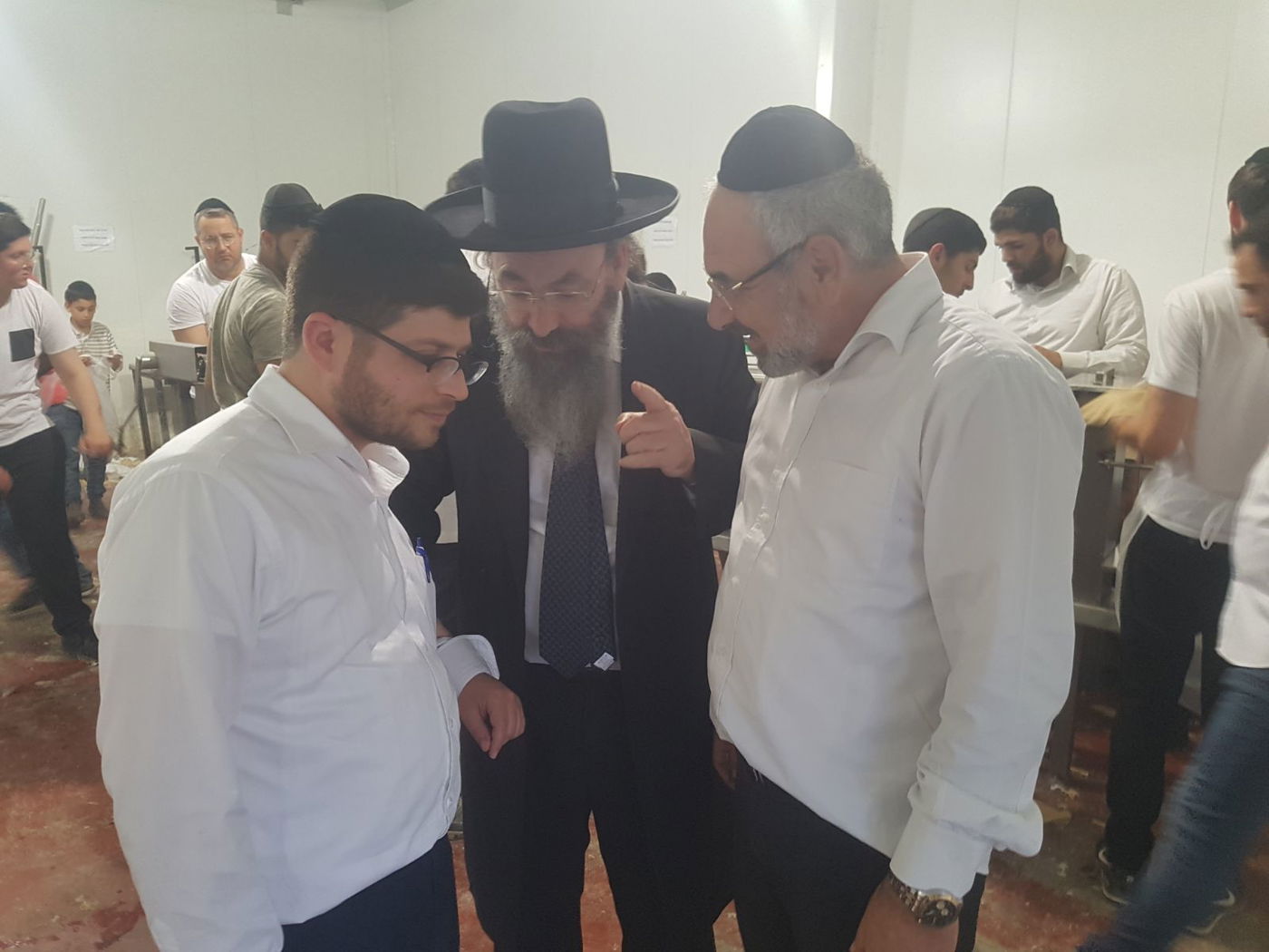 צפו: שירה וריקודים לכבוד הרב יעקב אמסלם