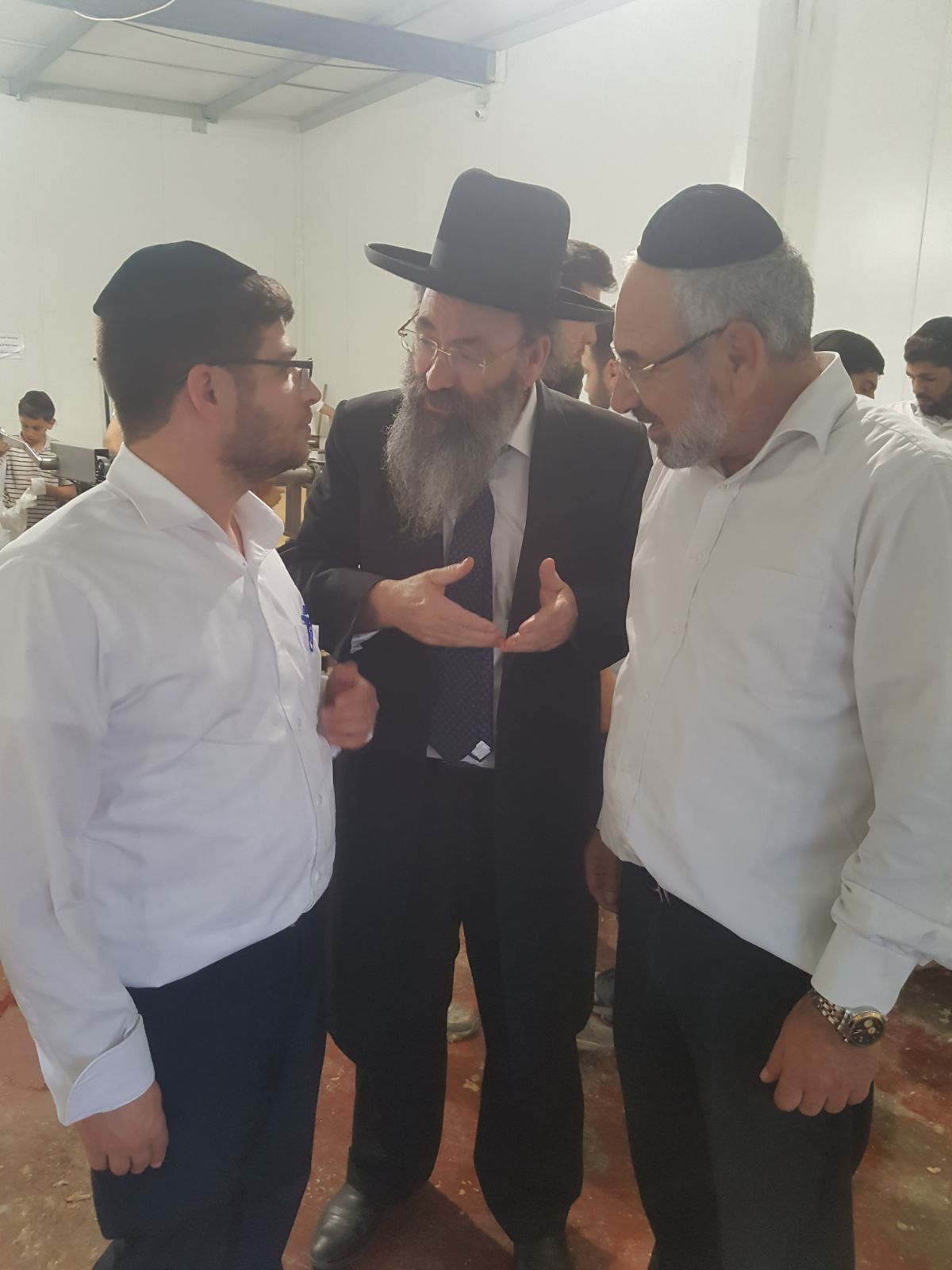 צפו: שירה וריקודים לכבוד הרב יעקב אמסלם