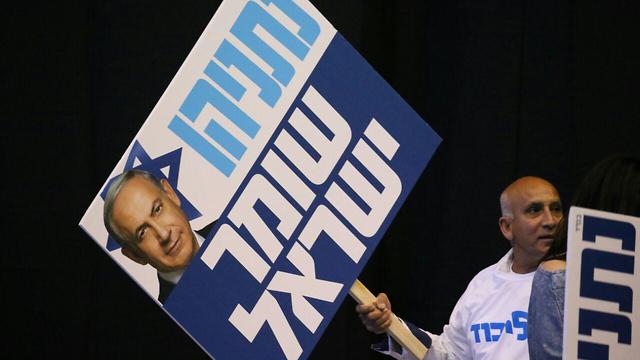 ראש הממשלה מציג: העימות בין אוכלי מרור לאוכלי חרוסת