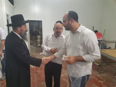 צפו: שירה וריקודים לכבוד הרב יעקב אמסלם