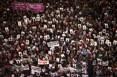 ההפגנה בתל אביב, הערב