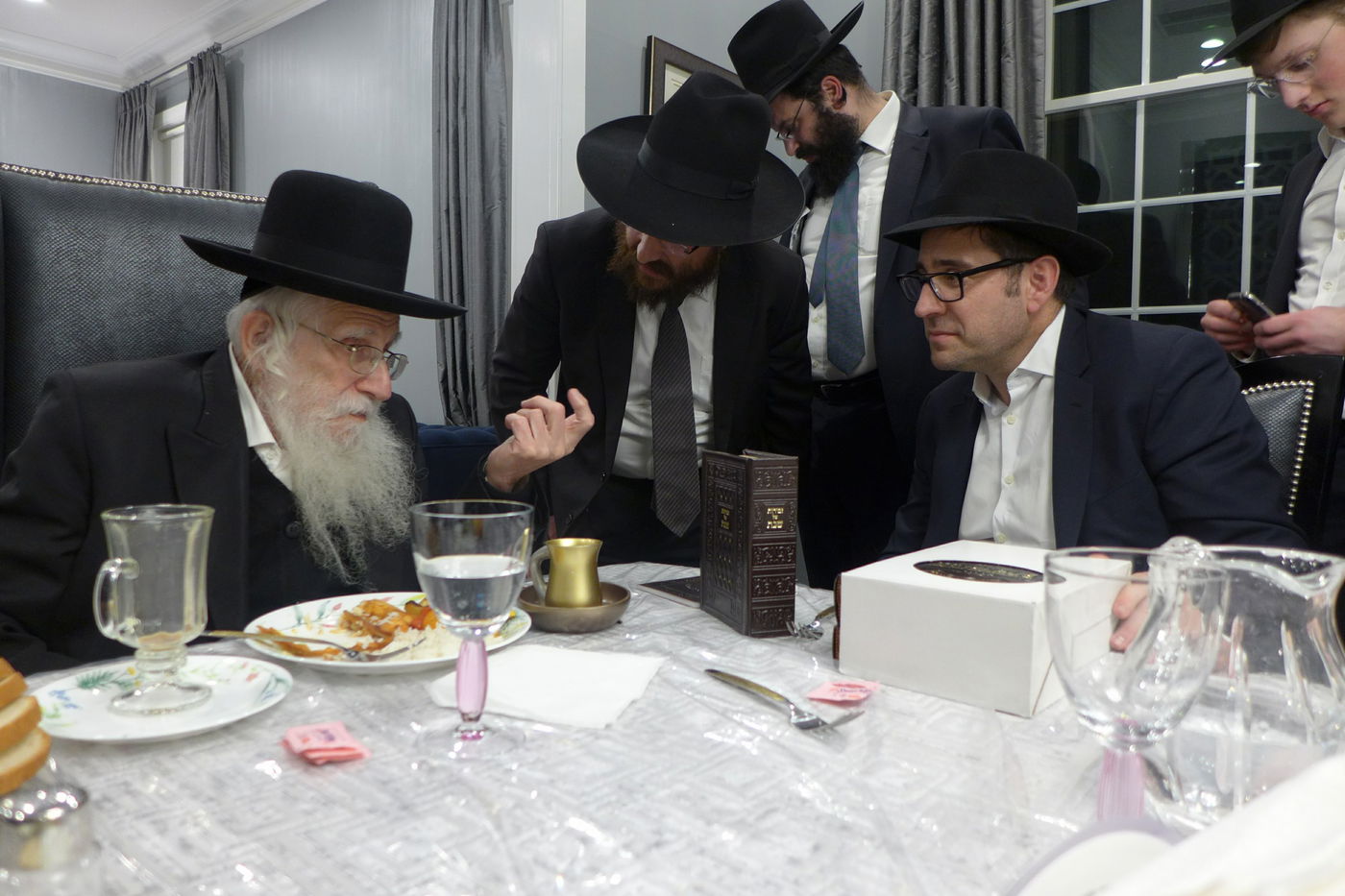 בשבוע: הגאון רבי עזריאל אוירבך אסף כמיליון דולר