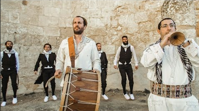 יוני שרון מארח את "מאחיה" בקליפ מיוחד