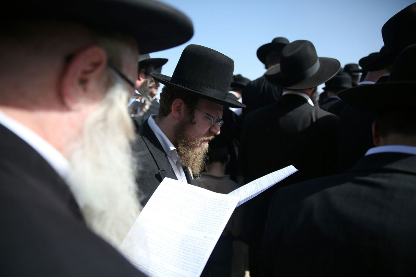 'שלושים' לגר"ש אוירבך: עלייה לציון וכתיבת ס"ת • גלריה