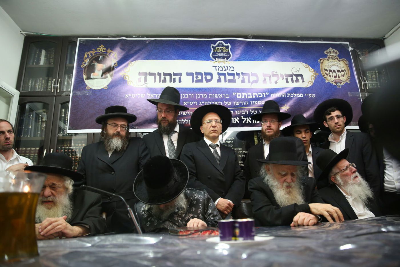 'שלושים' לגר"ש אוירבך: עלייה לציון וכתיבת ס"ת • גלריה