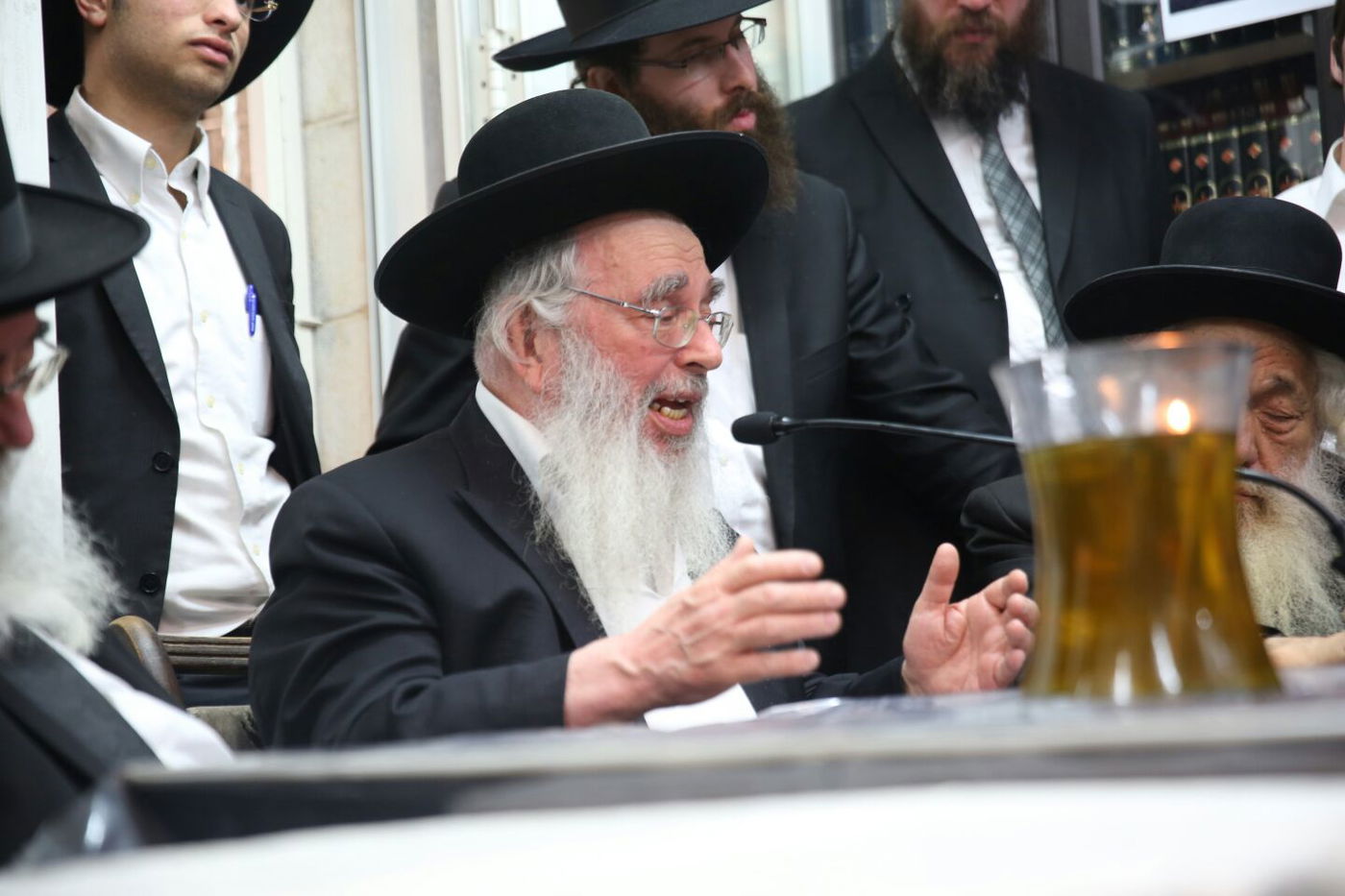 'שלושים' לגר"ש אוירבך: עלייה לציון וכתיבת ס"ת • גלריה