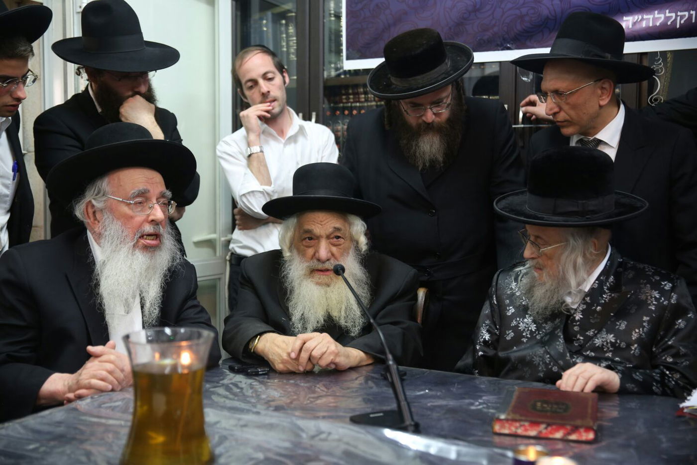 'שלושים' לגר"ש אוירבך: עלייה לציון וכתיבת ס"ת • גלריה