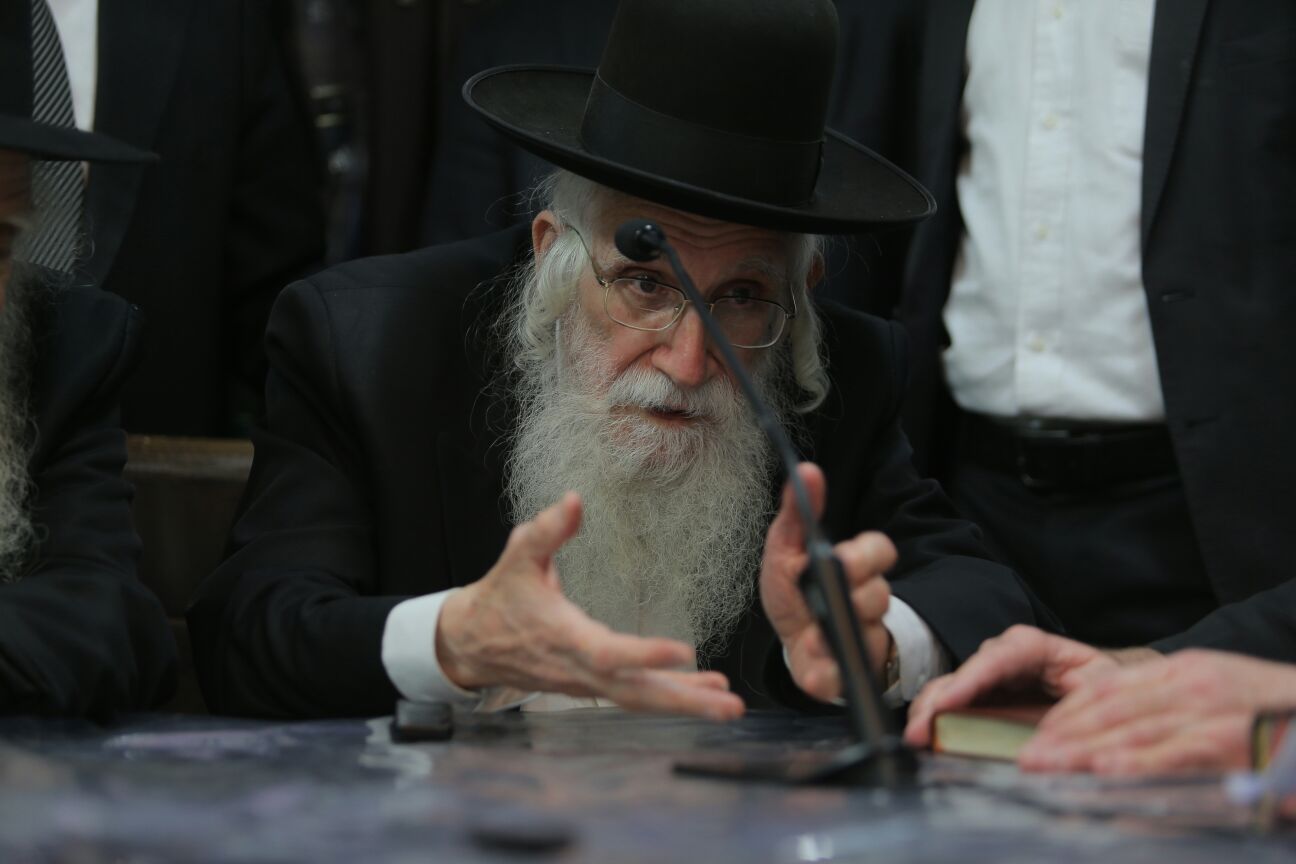 'שלושים' לגר"ש אוירבך: עלייה לציון וכתיבת ס"ת • גלריה