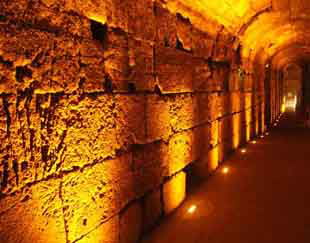 מנהרות הכותל.