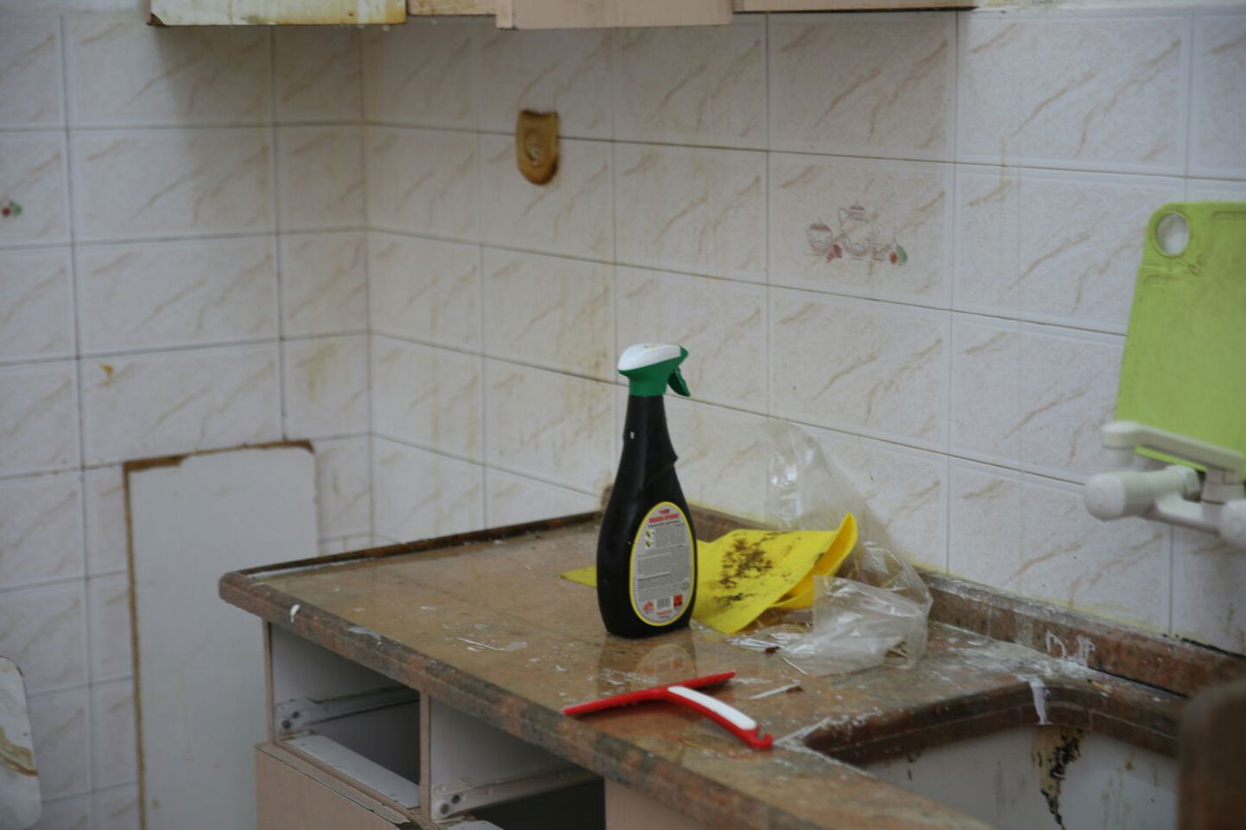 כנסו לאווירה: צלם "כיכר השבת" עם המקרצפים במאה שערים