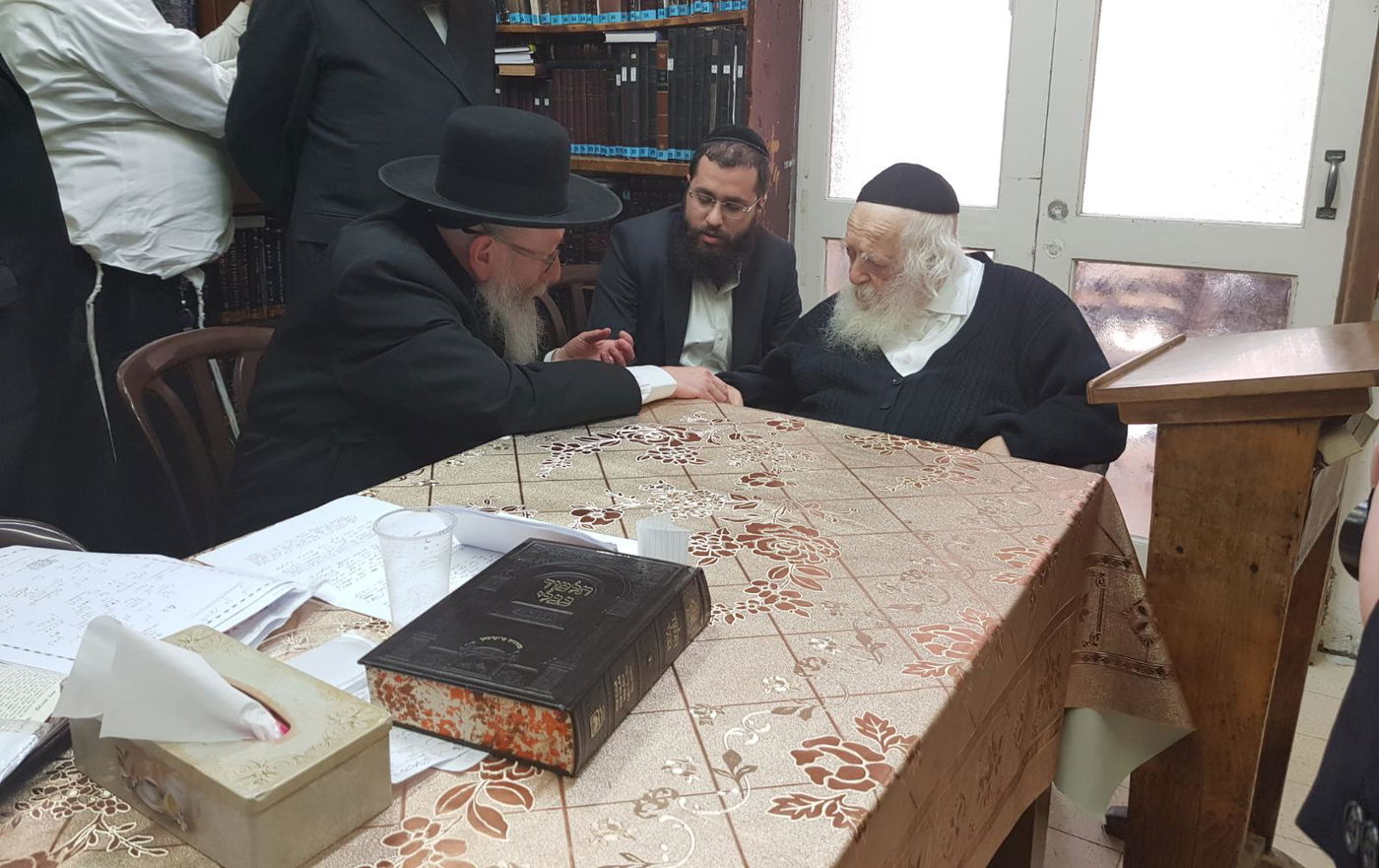 שר התורה: "בעזרת השם לא יכניסו חמץ לבתי חולים"