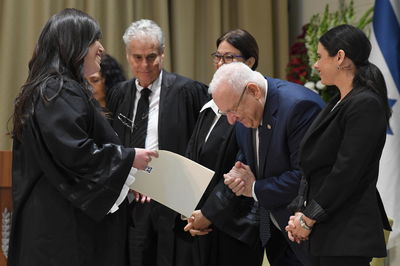 הנשיא ראובן ריבלין והשופטת החרדית חוי טוקר, היום