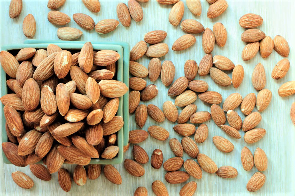 ממרח שקדים ופטרוזיליה