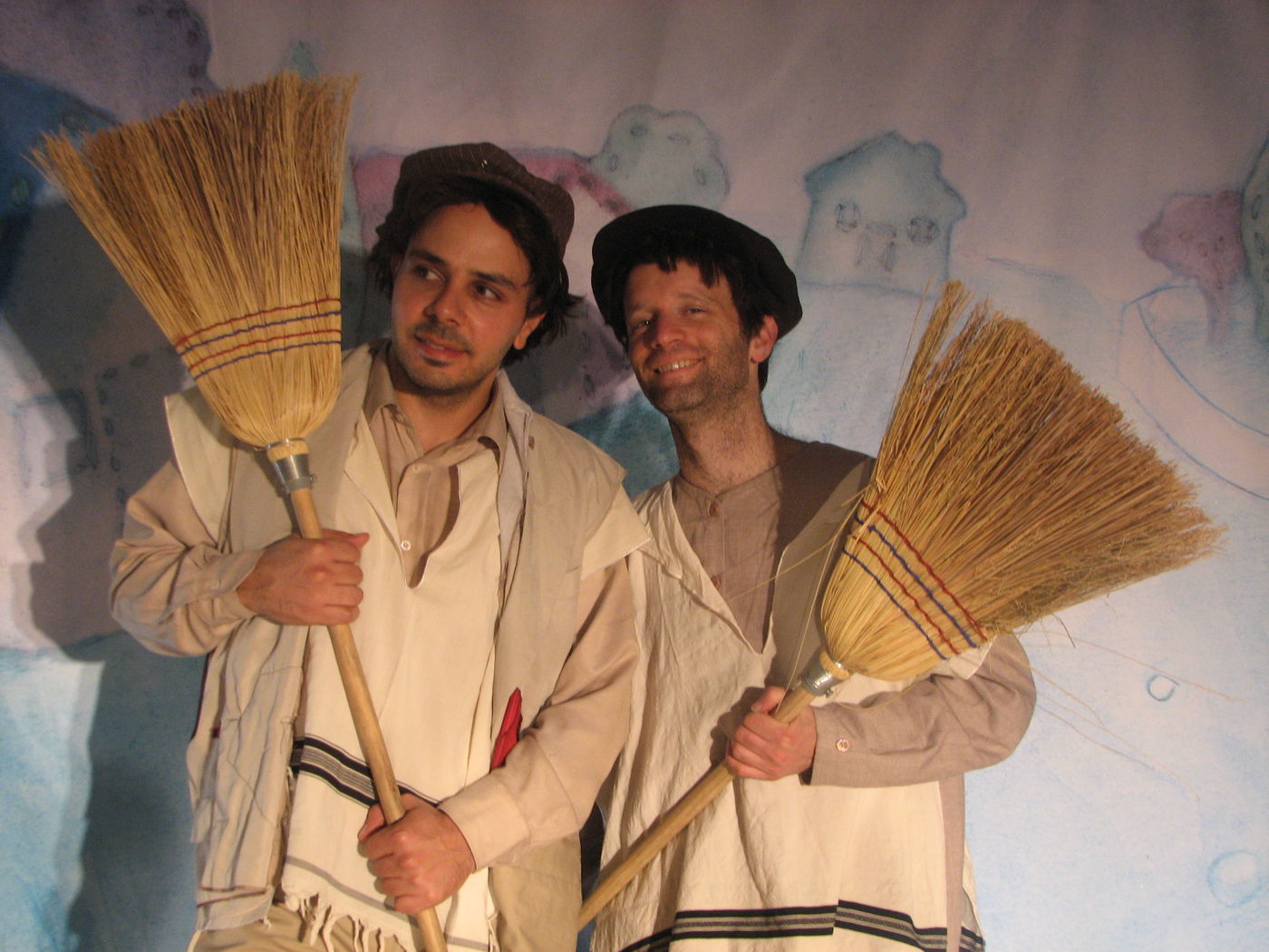 מתוך ההצגה "המעיל המופלא".