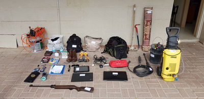 גנב רכוש יקר ערך מדירות מגורים ונתפס