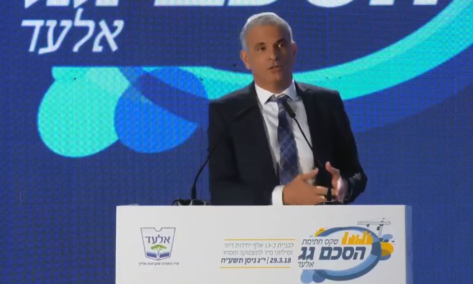 חתימת הסכם בנייה היסטורי בעיר אלעד.