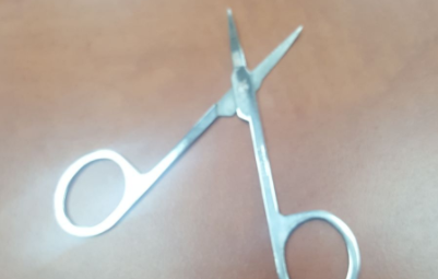 ירושלים: בן 14 שדד 4 צעירים עם מספריים