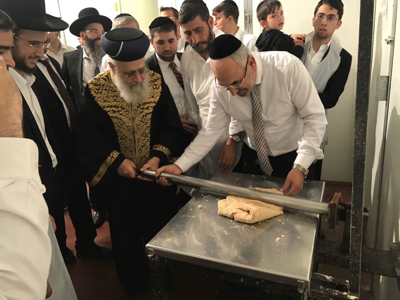 לאחר חצות: הראשונים לציון באפיית מצות