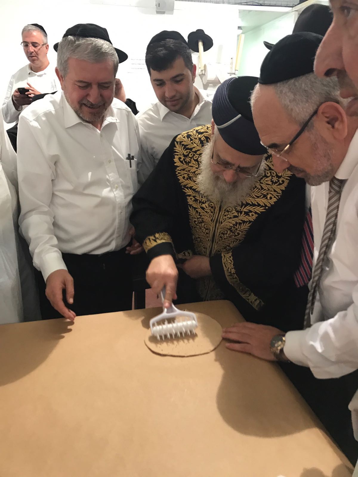 לאחר חצות: הראשונים לציון באפיית מצות