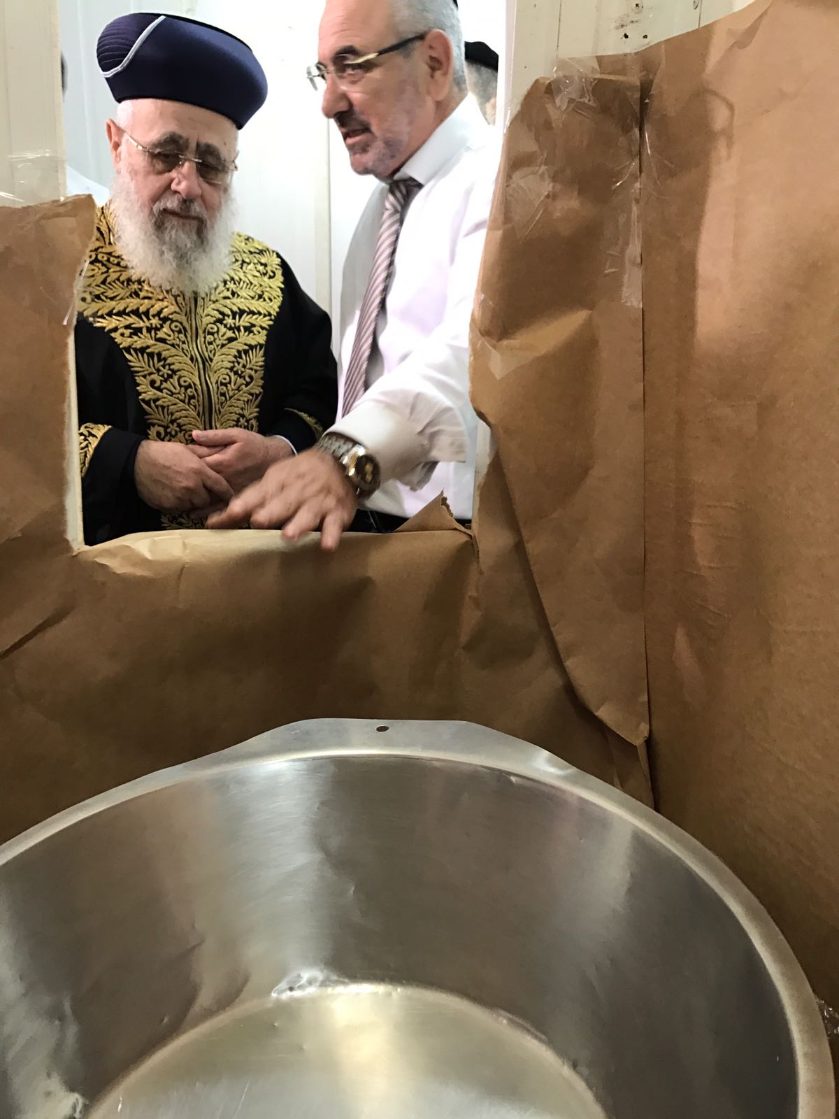 לאחר חצות: הראשונים לציון באפיית מצות