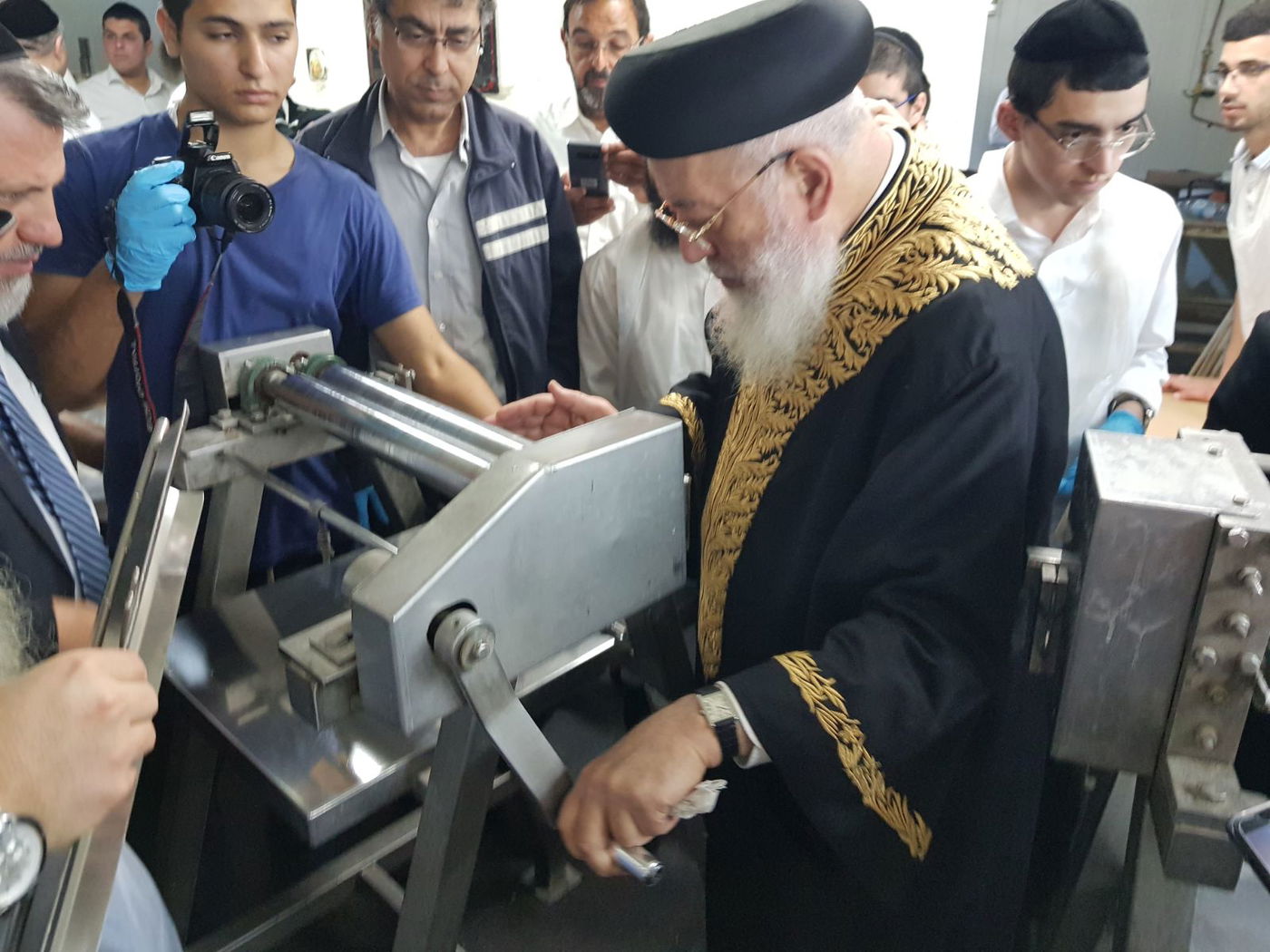 לאחר חצות: הראשונים לציון באפיית מצות