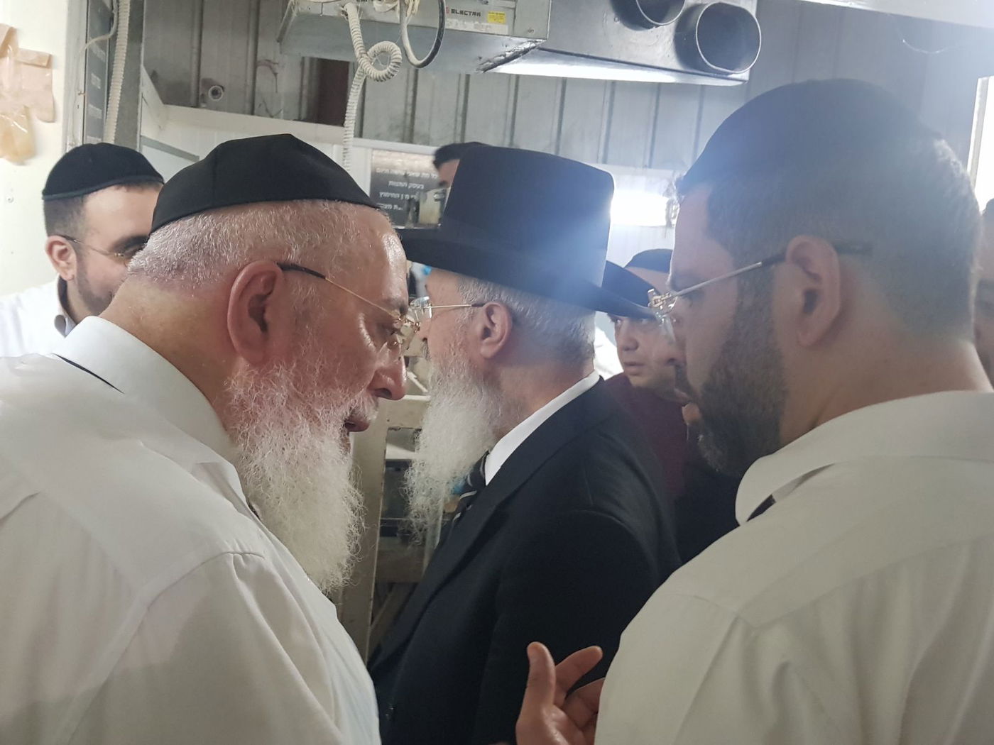 לאחר חצות: הראשונים לציון באפיית מצות