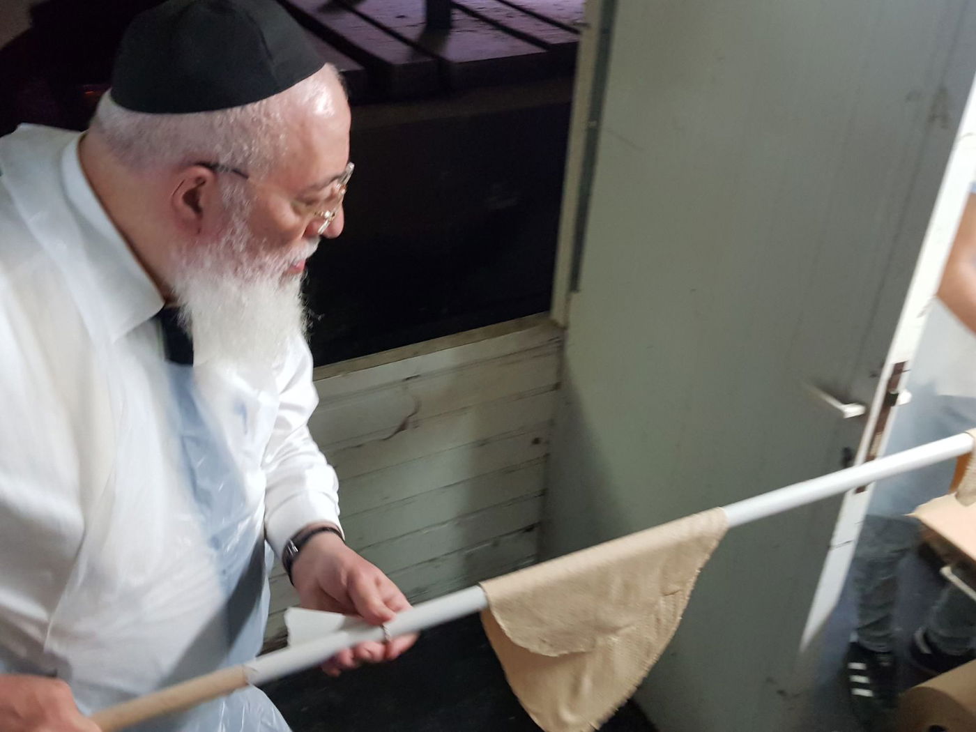 לאחר חצות: הראשונים לציון באפיית מצות