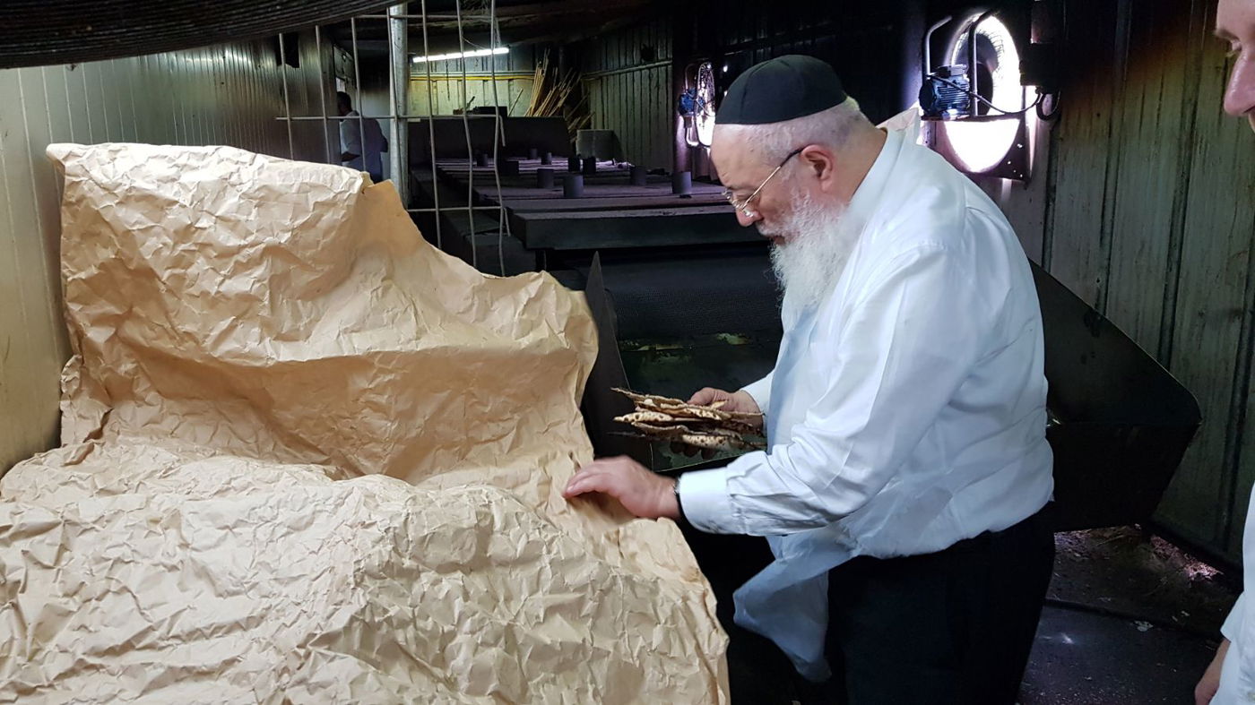 לאחר חצות: הראשונים לציון באפיית מצות