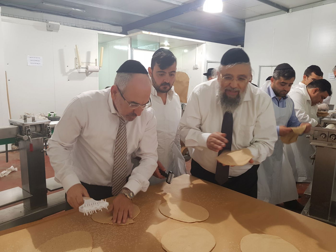 לאחר חצות: הראשונים לציון באפיית מצות