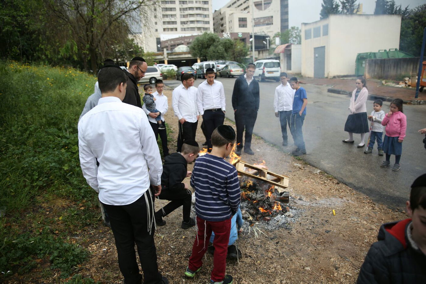 גלריה: כך שרפו את החמץ בכרמיאל • צפו