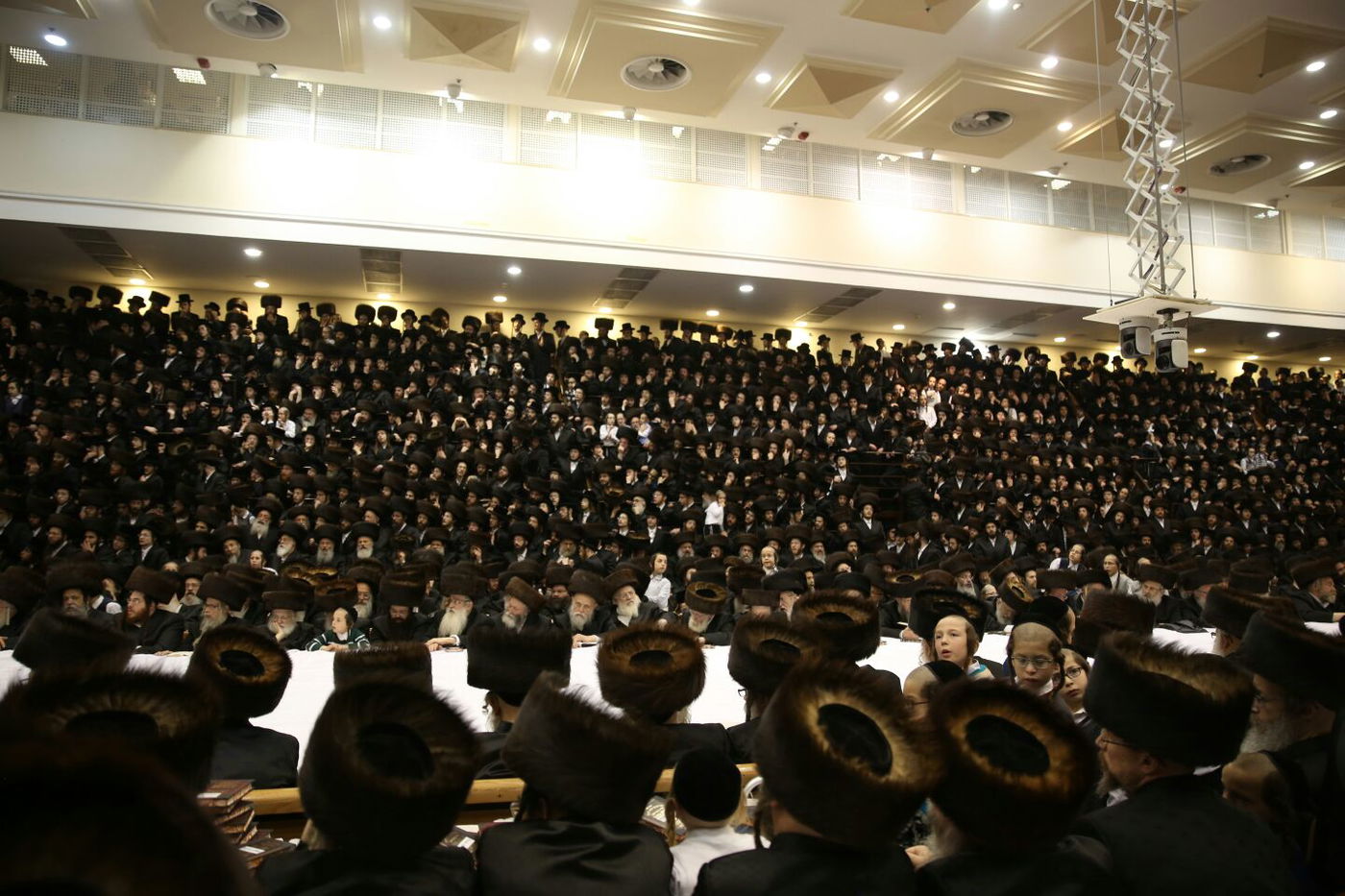 תיעוד: 'אסתר טיש' בחצר חסידות בעלזא