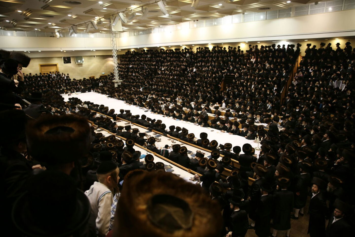 תיעוד: 'אסתר טיש' בחצר חסידות בעלזא