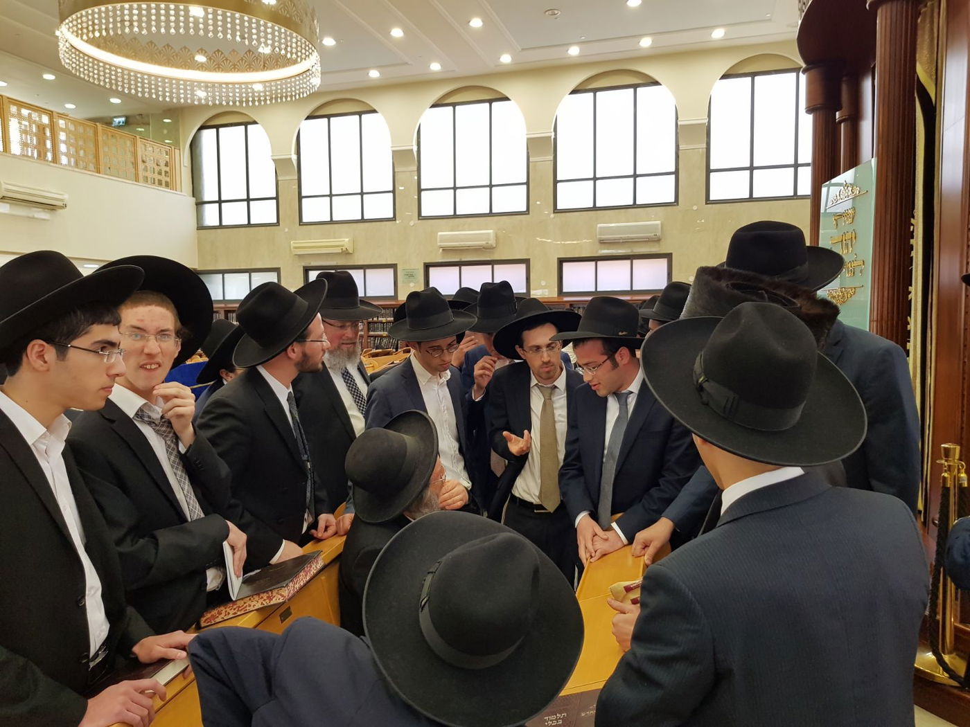 חול המועד: ראש ישיבת חברון מסר שיעור בבני ברק