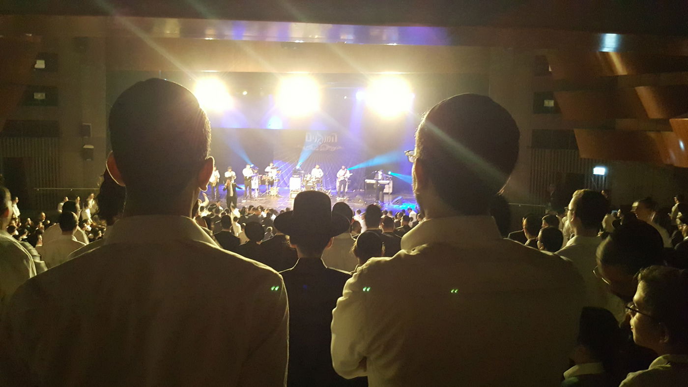 מיילך קאהן ו'המנגנים' סחפו את פתח תקווה • צפו