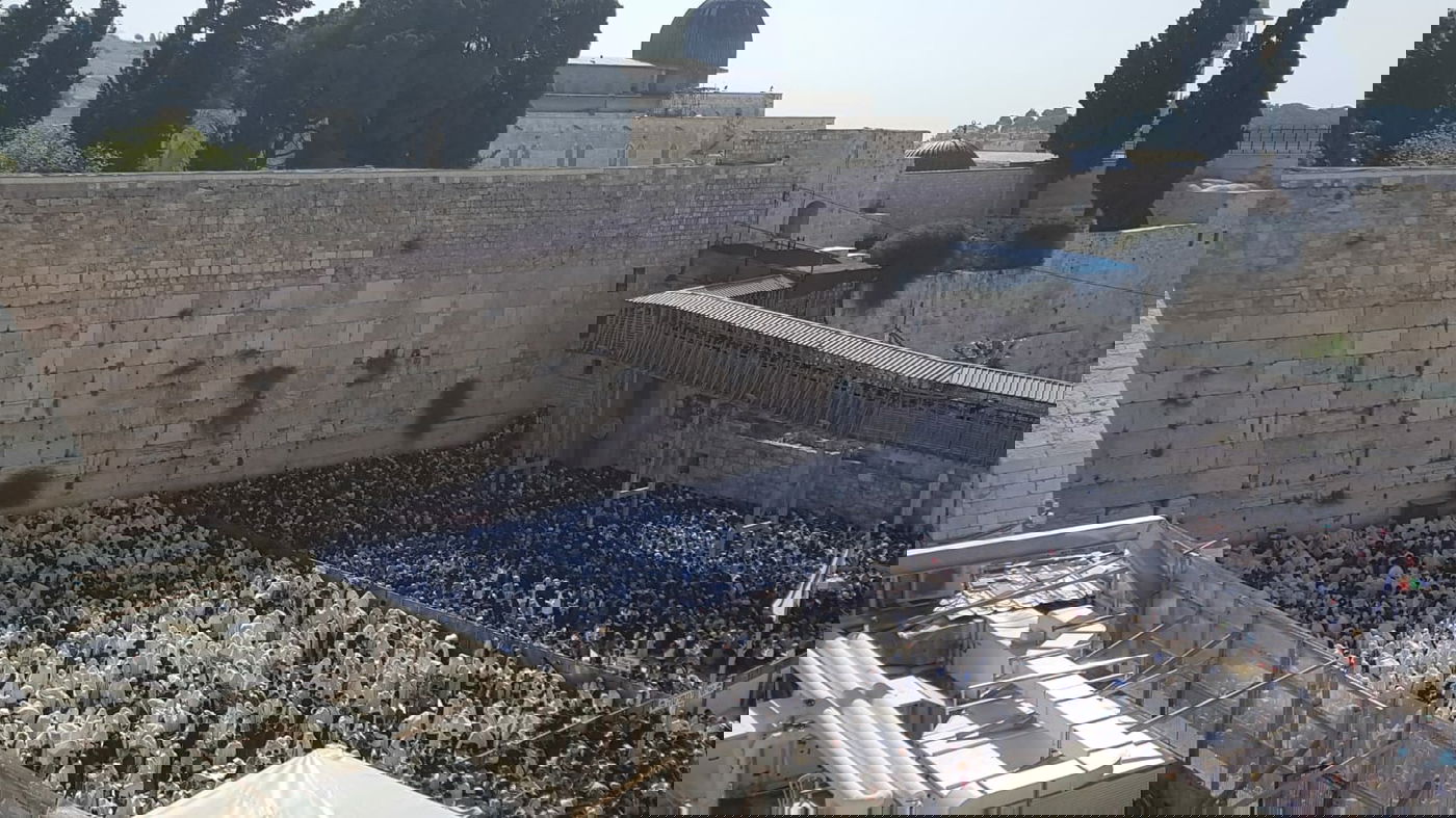 ברכת כהנים בכותל המערבי: תיעוד מרהיב מהמנוף