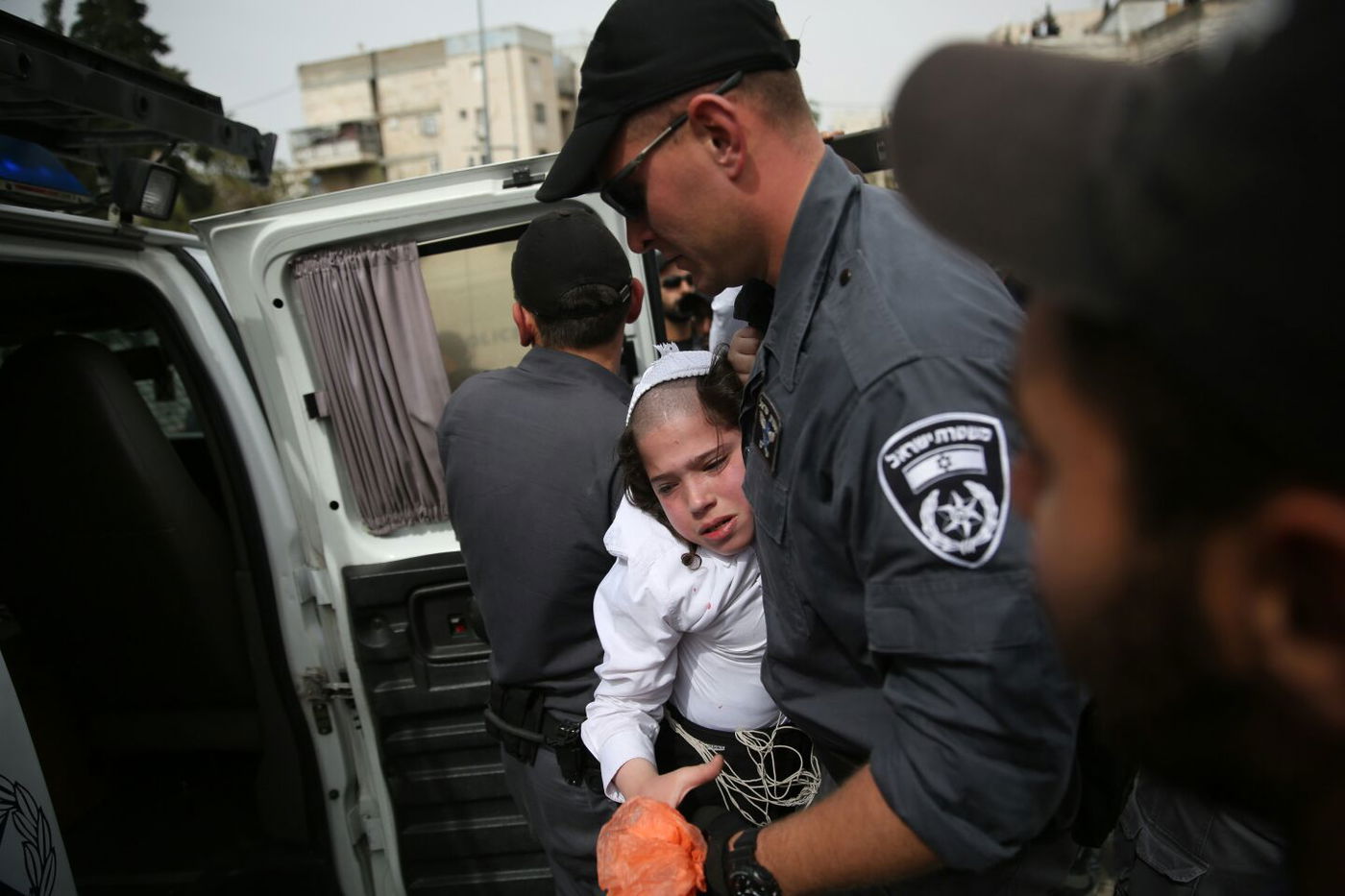 ילד חרדי קטן נעצר בהפגנות בירושלים • צפו