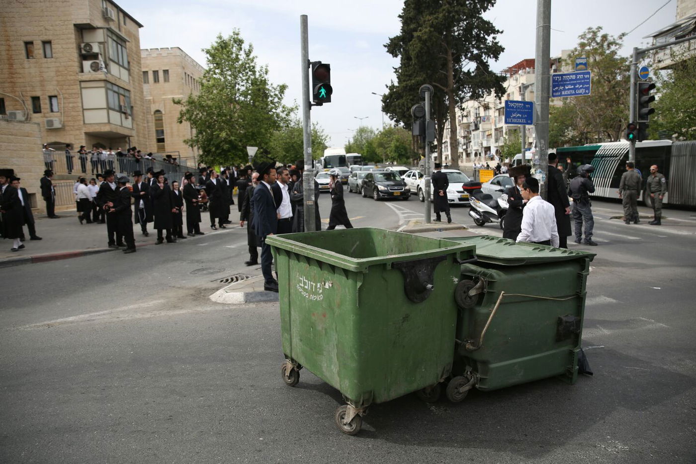 ילד חרדי קטן נעצר בהפגנות בירושלים • צפו