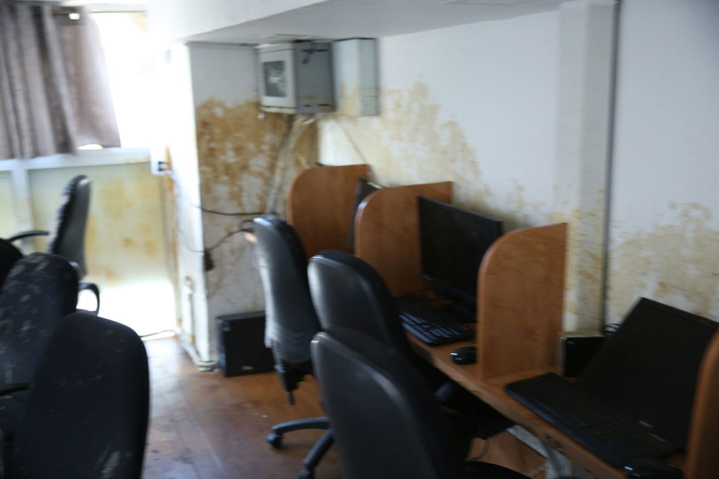 מי מתנכל לקפה אינטרנט במאה שערים?