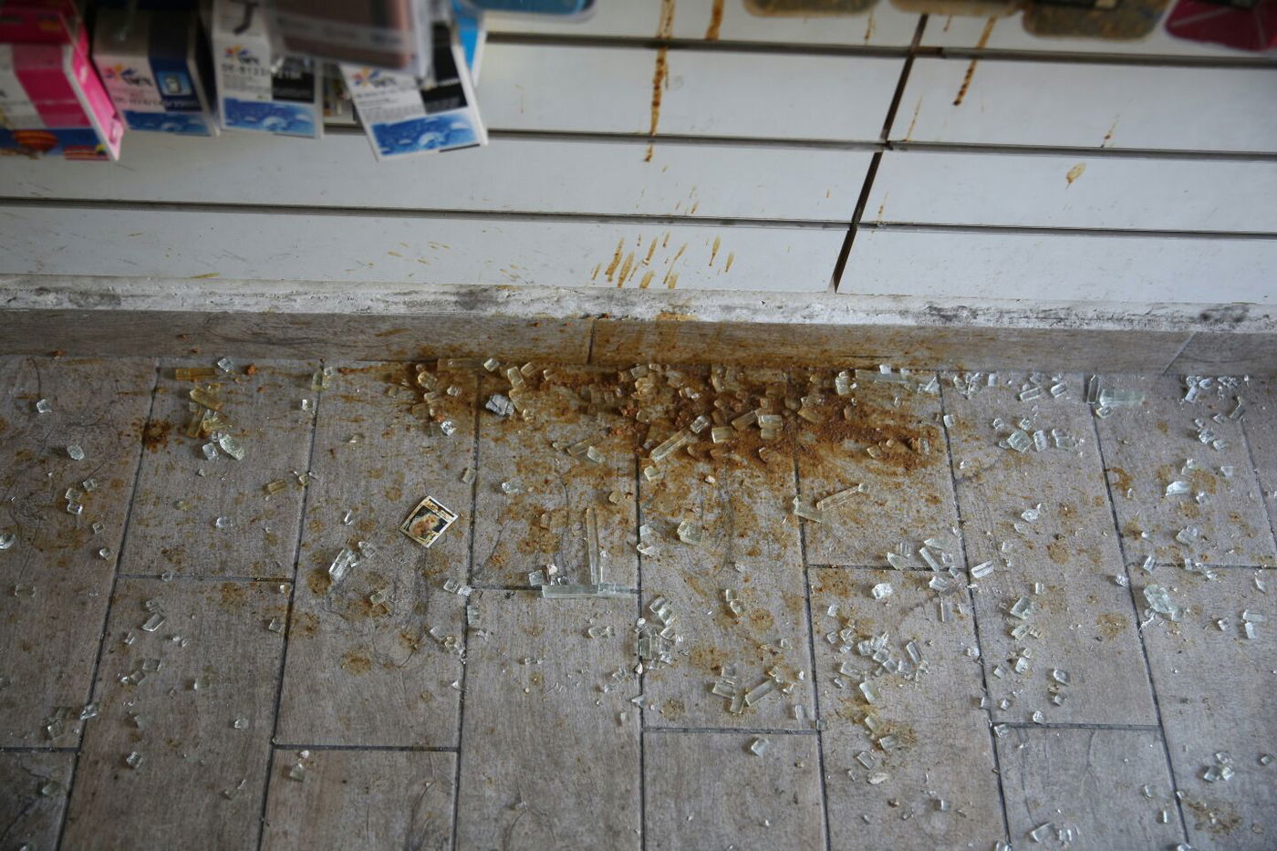 מי מתנכל לקפה אינטרנט במאה שערים?