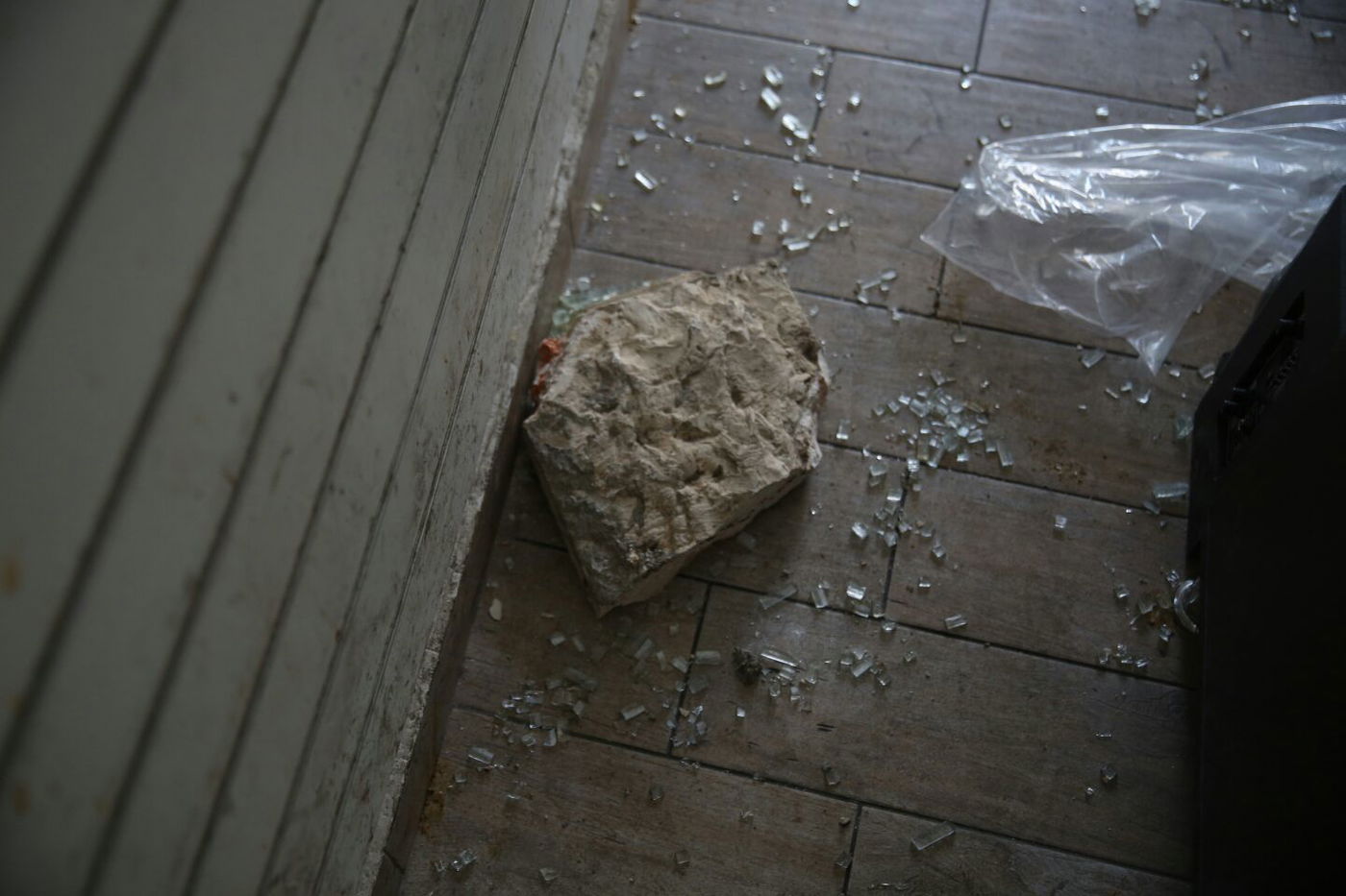 מי מתנכל לקפה אינטרנט במאה שערים?