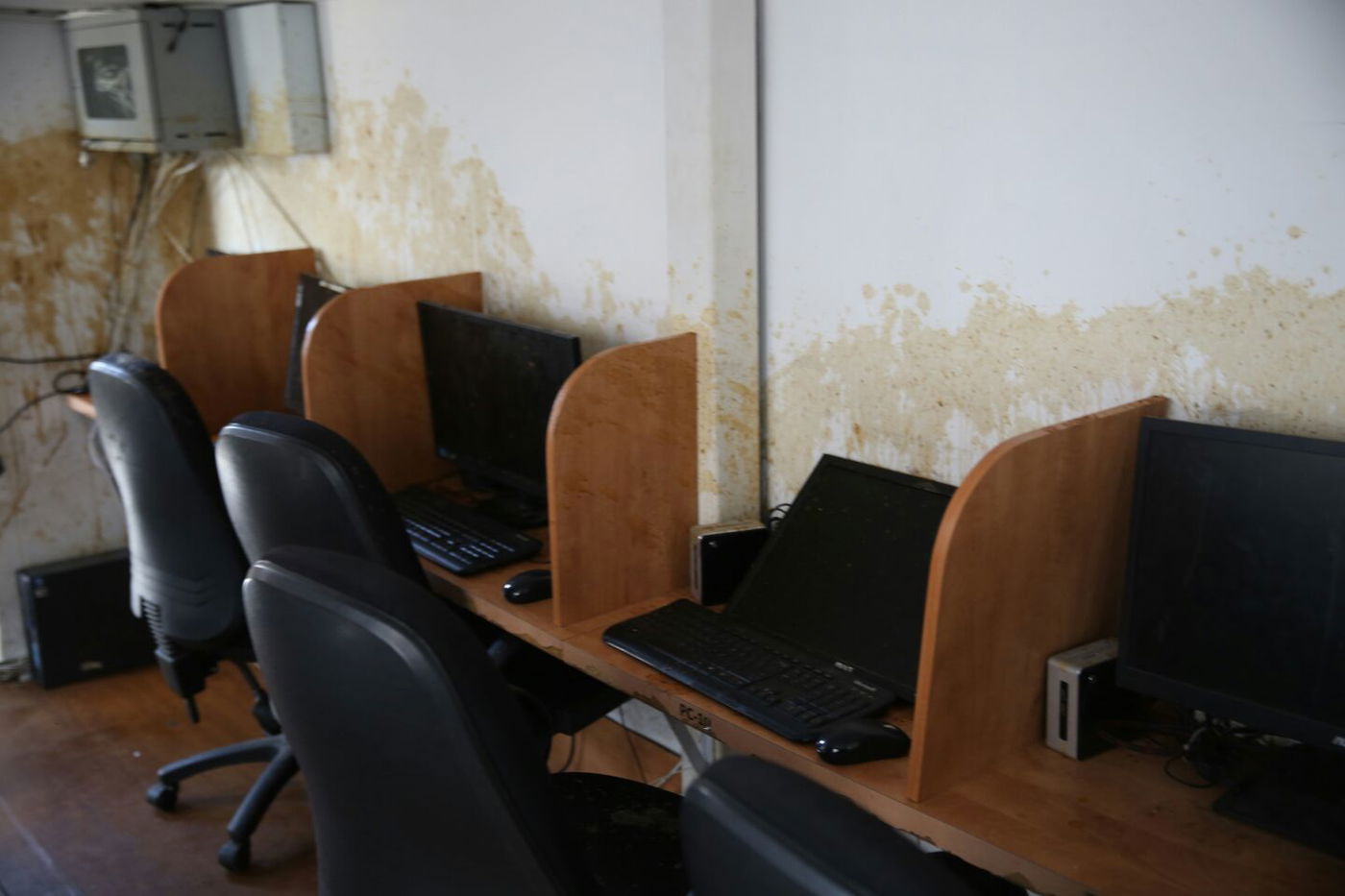 מי מתנכל לקפה אינטרנט במאה שערים?