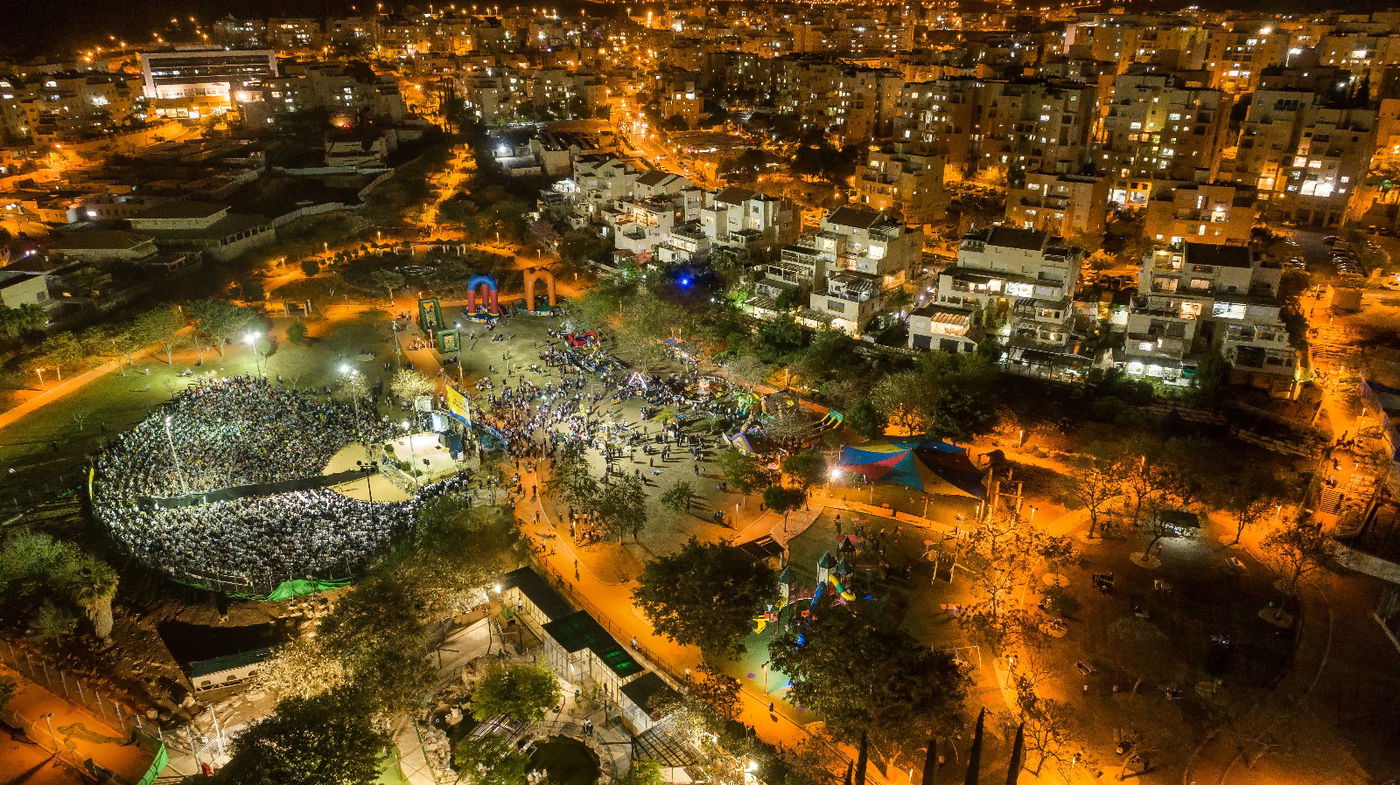 מהאוויר: כך חוגגים פסח בעיר אלעד • צפו