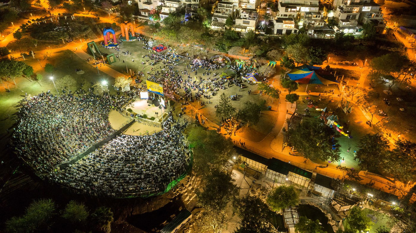 מהאוויר: כך חוגגים פסח בעיר אלעד • צפו