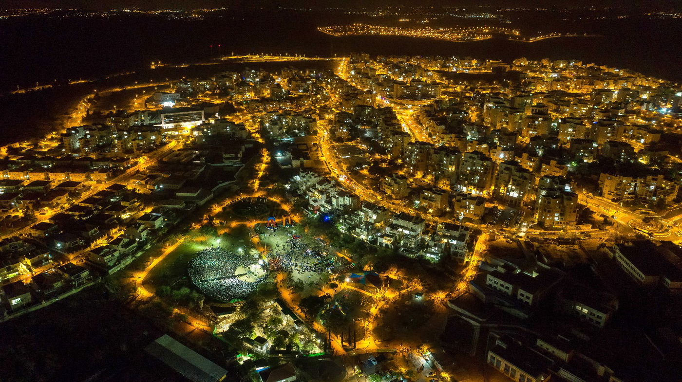 מהאוויר: כך חוגגים פסח בעיר אלעד • צפו