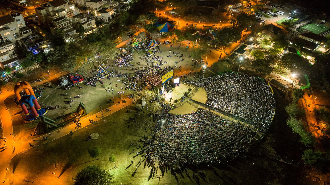 מהאוויר: כך חוגגים פסח בעיר אלעד • צפו