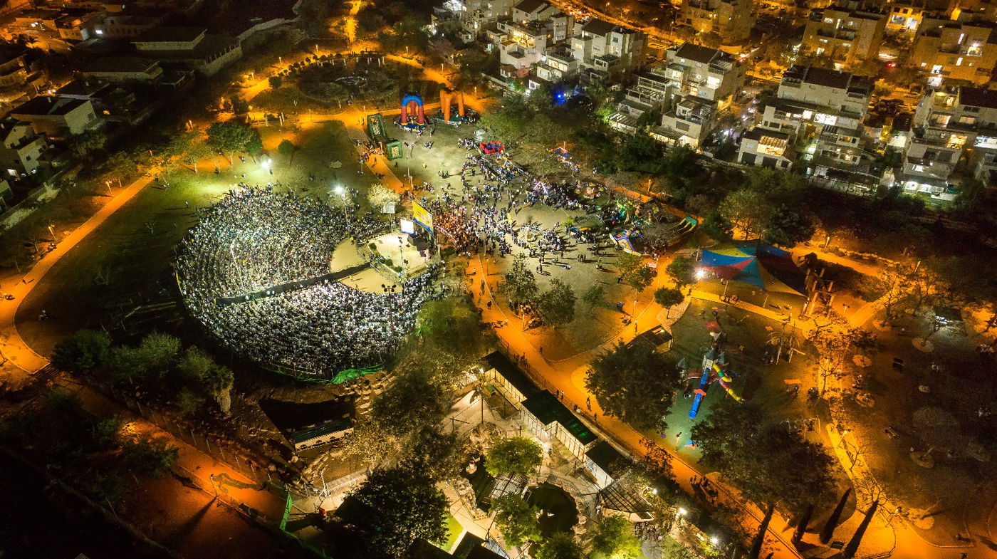 מהאוויר: כך חוגגים פסח בעיר אלעד • צפו