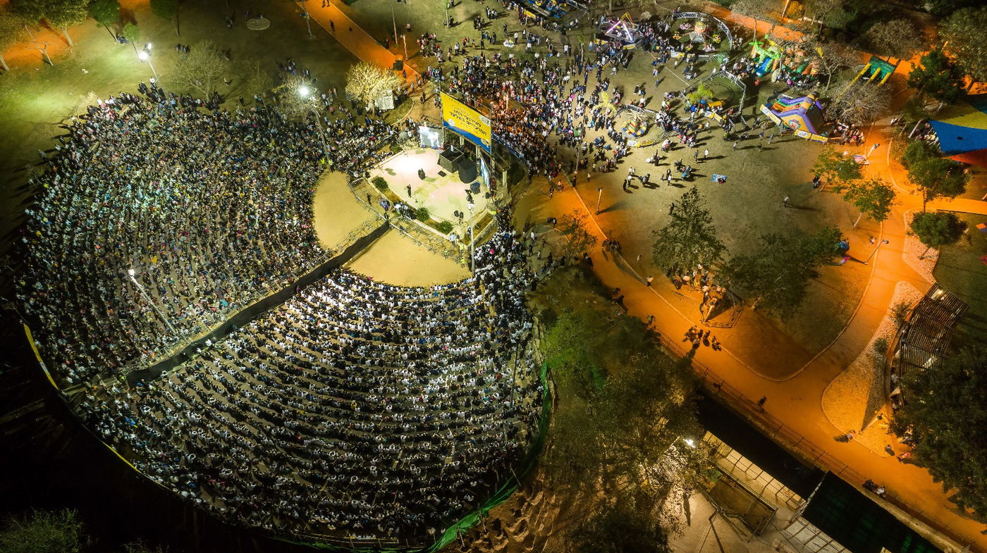 מהאוויר: כך חוגגים פסח בעיר אלעד • צפו
