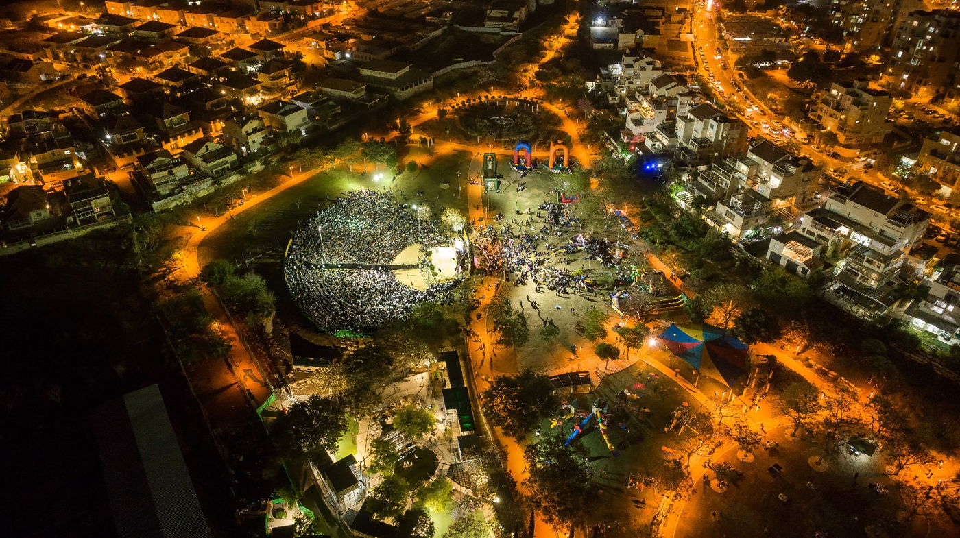 מהאוויר: כך חוגגים פסח בעיר אלעד • צפו