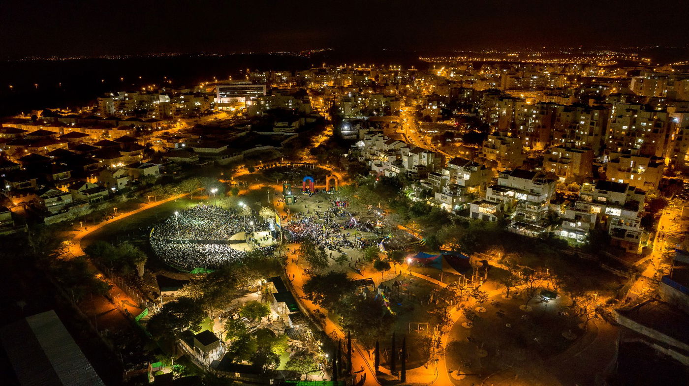 מהאוויר: כך חוגגים פסח בעיר אלעד • צפו