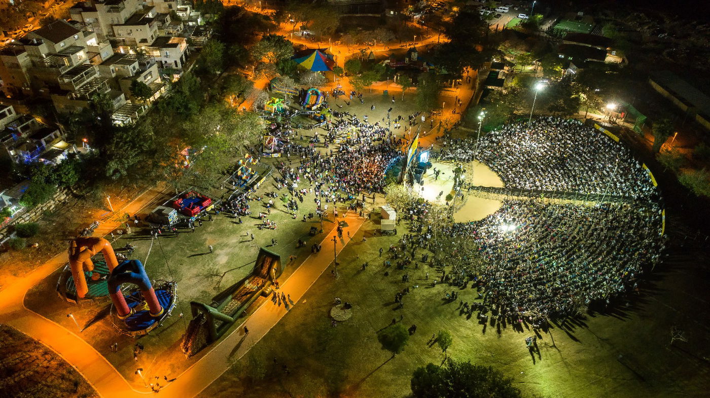 מהאוויר: כך חוגגים פסח בעיר אלעד • צפו